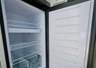 冰箱底部漏水的原因及处理方法（冰箱底部漏水是否表示冰箱坏了）