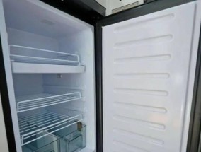 冰箱底部漏水的原因及处理方法（冰箱底部漏水是否表示冰箱坏了）