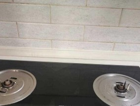 用热水壶清洗抽油烟机的绝佳方法（简单又高效的清洁方式）