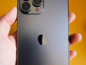 苹果手机正面外形的特点是什么？它与其他手机有什么不同？