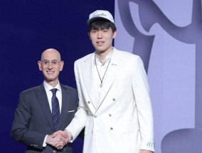 中国篮球再出一名NBA球员！继杨瀚森之后，22岁的他和篮网签约