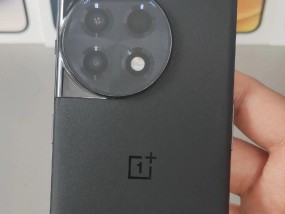 手机摄像头反光出现划痕的原因是什么？
