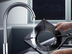 燃气灶底盘漏水的解决办法（发现底盘漏水怎么办）