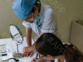 如何用P图软件消除双下巴？消除双下巴的步骤是什么？