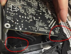电脑安装电源螺丝拆卸方法是什么？
