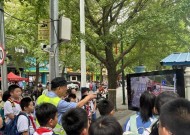 多地严查电动车接送学生：鼓励多生，但后座超载罚款！接娃怎么办