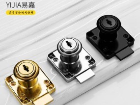 旧电脑桌三联锁侧锁更换步骤是什么？