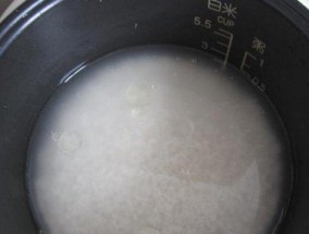 如何利用电饭煲煮粥不放米（创意煮粥方法）