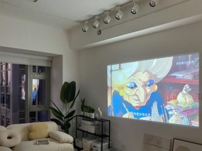 奥特曼投影仪开启后如何拼接？