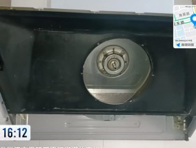 如何清洗脱排油烟机，让厨房保持清新（简单有效的方法，轻松解决油烟困扰）