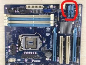 固态硬盘小接口的正确插入方法是什么？