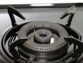 解决燃气灶不开火的方法（实用教程帮您轻松解决燃气灶不开火的问题）