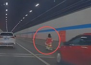 造成隧道拥挤的电动车女已“社死”：交警出手，名声和口碑都没了