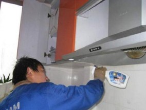 油烟机内胆清洗方法（让您的油烟机内胆焕然一新的清洗技巧）