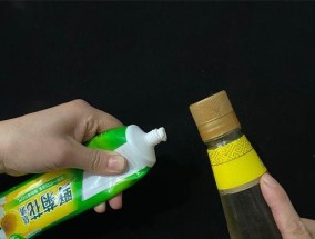 用牙膏和白醋清洗油烟机，轻松除去顽固油渍（家庭清洁利器）