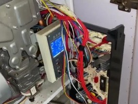解决万家乐燃气热水器故障E4的有效方法（万家乐热水器故障E4的处理步骤以及注意事项）