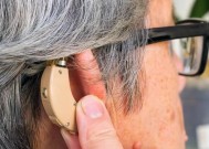 音箱打开就有啸叫如何处理？啸叫问题的解决方法是什么？