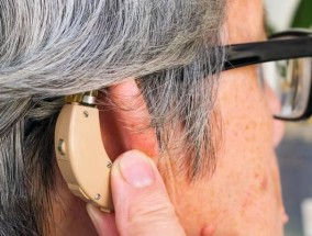 音箱打开就有啸叫如何处理？啸叫问题的解决方法是什么？
