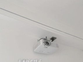 板房内正确安装投影仪的方法是什么？