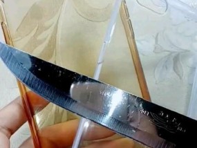 手机壳黑深色污渍如何清洗干净？