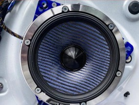 红旗hs5低音炮如何调整效果？调整不当会有何影响？