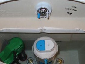 马桶水箱漏水的维修方法（解决马桶水箱漏水问题的实用技巧）