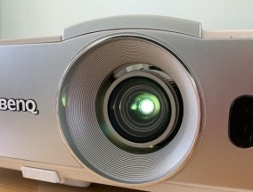 投影仪灯偶尔不亮的原因及解决方法（探究投影仪灯出现亮度问题的根源和应对措施）