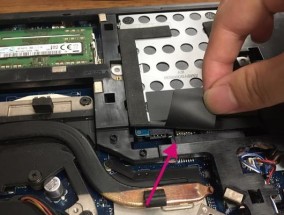 固态硬盘盖的拆卸方法是什么？拆卸过程中应注意什么？