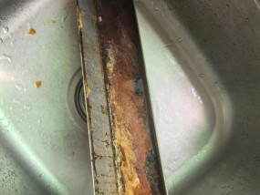 油烟机故障排查与自动清洗解决方案（解决油烟机故障的关键步骤与方法）
