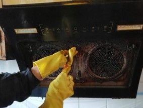 如何正确清洗顶级油烟机（让厨房空气更清新的实用技巧）