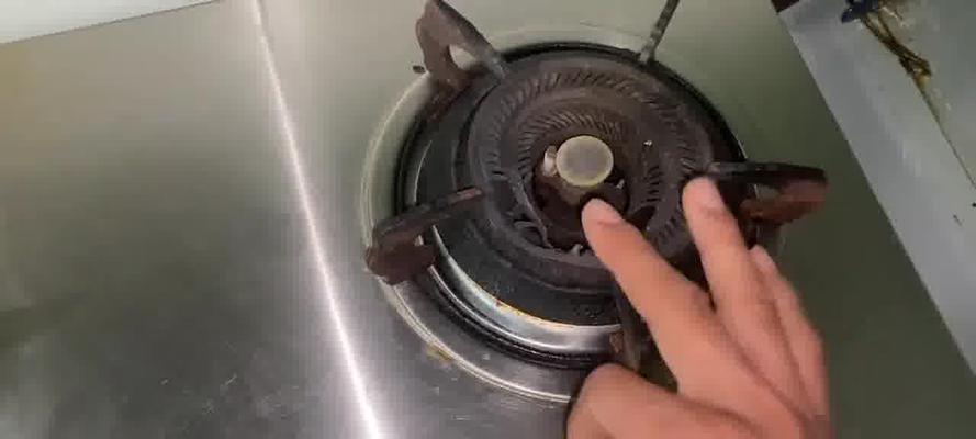 燃气灶打着火松手就灭的修理方法（原因分析及解决方案）  第1张