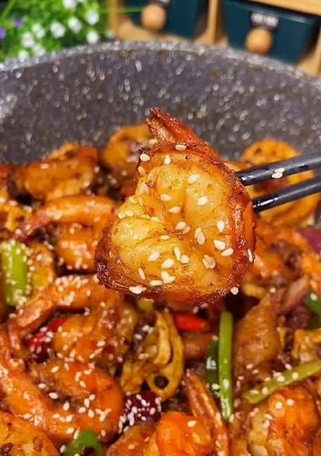 香辣虾的制作方法和教程（学会如何制作美味的香辣虾）  第1张