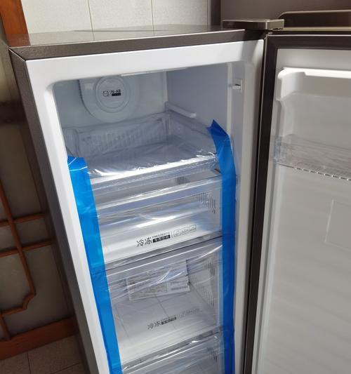 冰柜门上方漏水处理方法（解决家用冰柜门上方漏水问题的实用技巧）  第1张