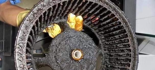 油烟机污垢清洗方法（打造清洁无油烟厨房的小窍门）  第1张