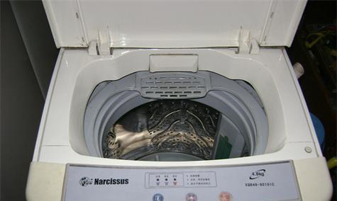 洗衣机脱水缸漏水解决方法（轻松解决洗衣机脱水缸漏水问题）  第3张