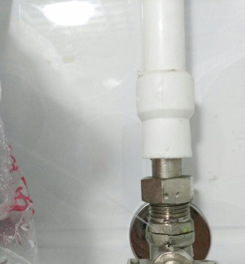 如何修理热水器进水螺丝渗水问题（解决热水器进水螺丝渗水的有效方法）  第2张