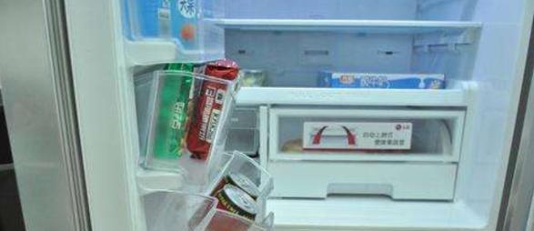 如何清理冰箱不制冷（解决冰箱不制冷的小窍门）  第2张