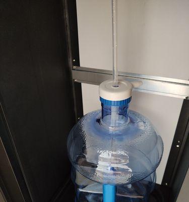 饮水机无法放出水的原因及解决方法（排查故障和维护饮水机的关键步骤）  第2张