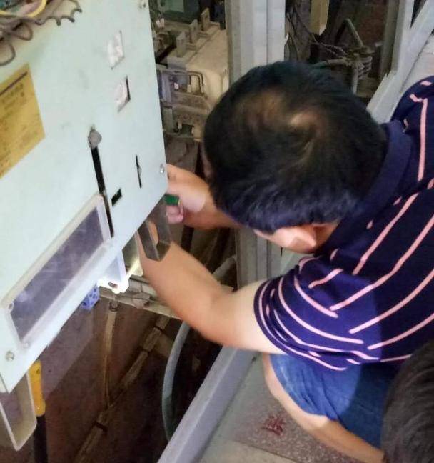油烟机继电器坏了怎么修（细致解读维修油烟机继电器的方法和技巧）  第1张
