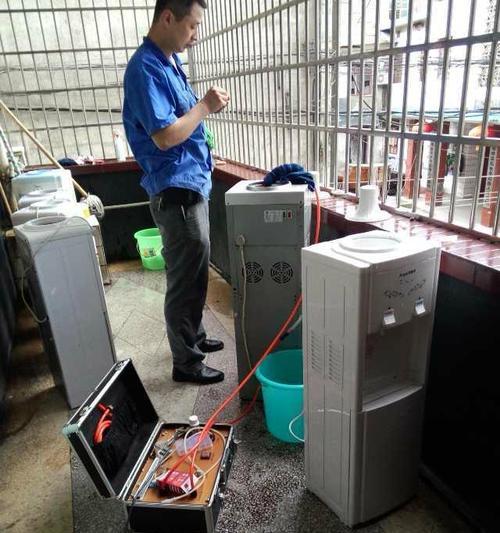 饮水机空气滤芯拆解方法（简单易行的滤芯拆解步骤）  第2张