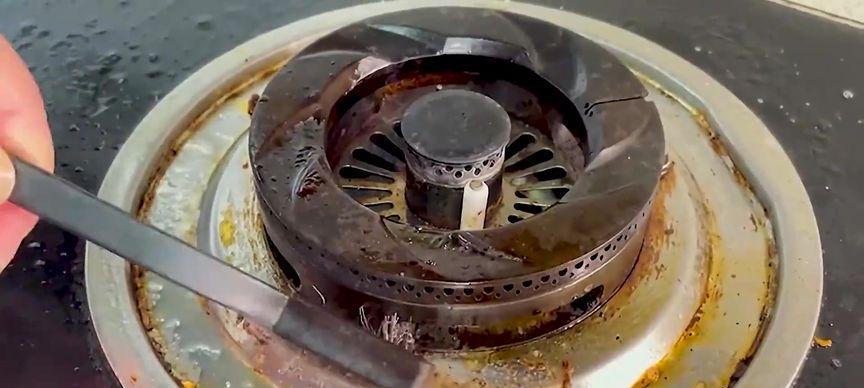 燃气灶重油污清洗方法（彻底清除油垢）  第2张
