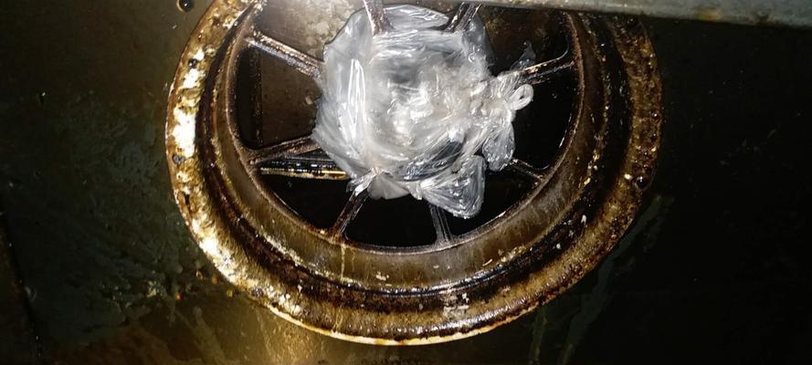 如何正确清洗油烟机烟道（保持油烟机高效运行的关键技巧）  第1张