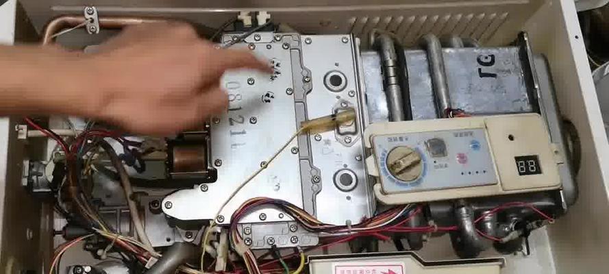 如何修理美的热水器显示E3故障（解决E3故障问题的有效方法）  第1张