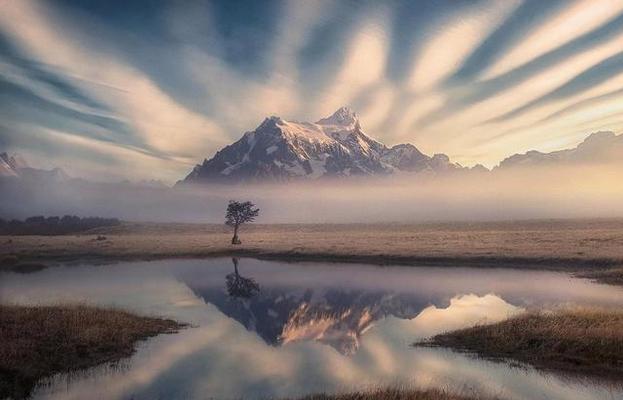 相机仰拍时镜头变形的原因是什么？如何避免这种情况？  第2张