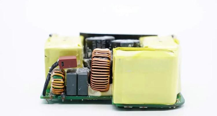 90瓦充电器用什么线充电？兼容性和充电效率如何？  第2张
