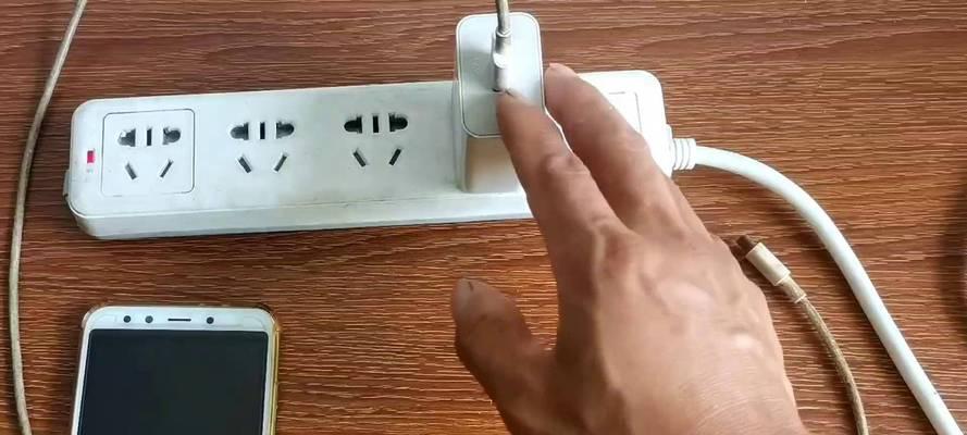 正确拔出充电器的方法是什么？  第2张