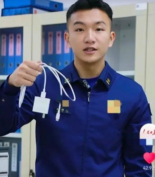 充电器泛黄是质量问题吗？如何处理？  第2张