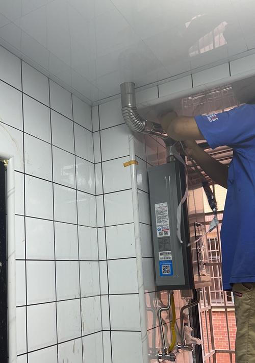 如何在楼板墙上挂热水器图片？  第2张
