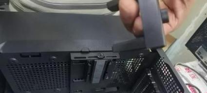 棉花棒显卡支架拆卸方法是什么？  第3张