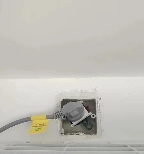在插座接一个电源会怎么样？安全风险有哪些？  第2张